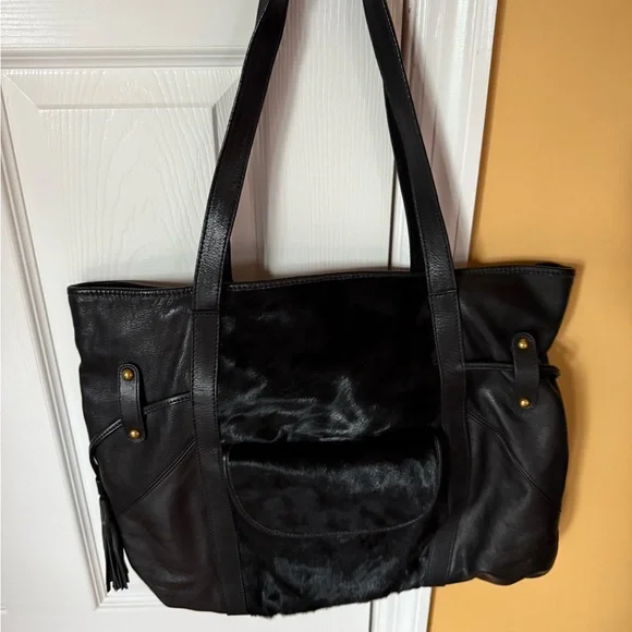 HOBO Black Leather Tote Bag with fur on the front - Picture 3 of 6
